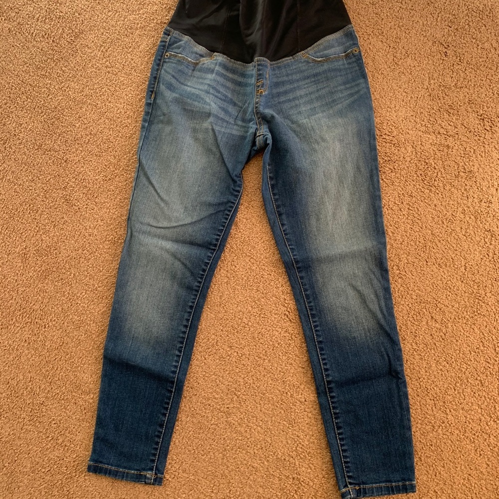 EUC MATERNITY CROPPED JEANS SIZE 2 worn 1-2 times